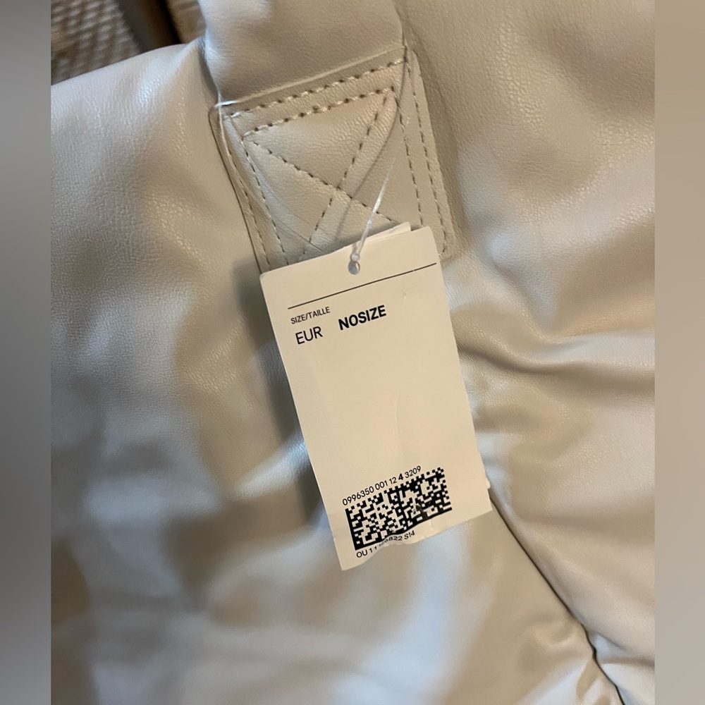 NWT H&M White Puffer Tote Bag Large - Picture 12 of 15